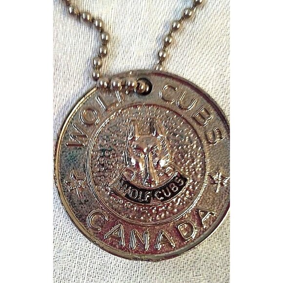 Boy Scouts Challenge Coin Wolf Cubs Canada 70s Keychain Good Deeds Charm Vintage - Picture 2 of 4